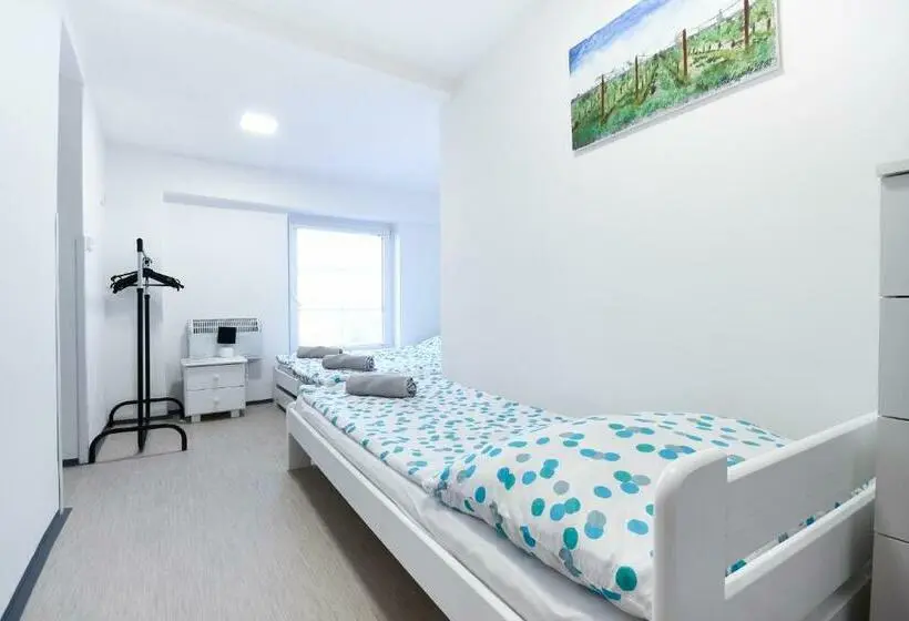 Standard Kolmen Hengen Huone, Penzion Bazén Víno Sklep U Palečků