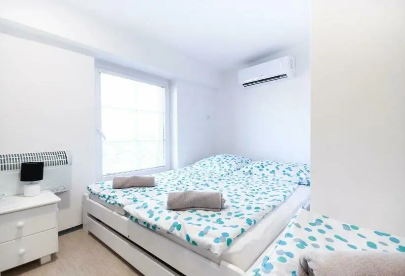 Standard Kolmen Hengen Huone, Penzion Bazén Víno Sklep U Palečků