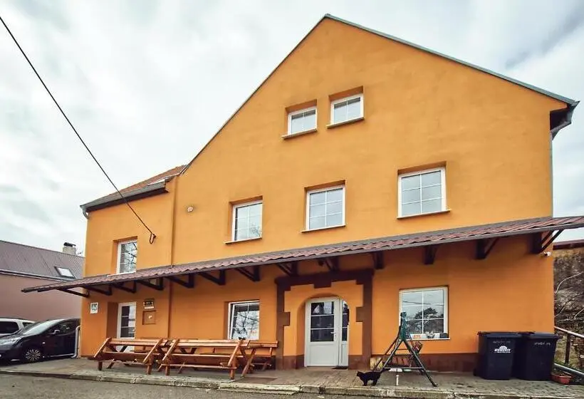 Standard Neljän Hengen Huone, Penzion Bazén Víno Sklep U Palečků