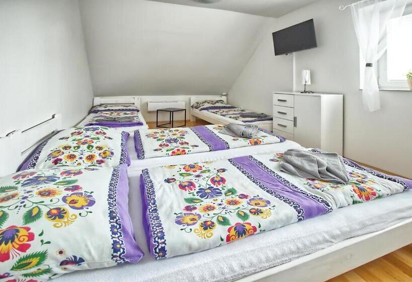 غرفة قياسية رباعية, Penzion Bazén Víno Sklep U Palečků