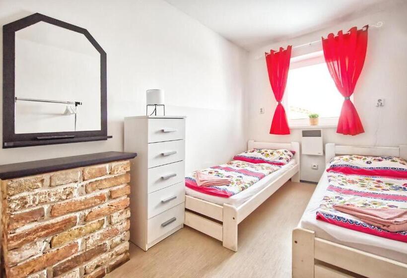 شقة 3 غرف, Penzion Bazén Víno Sklep U Palečků