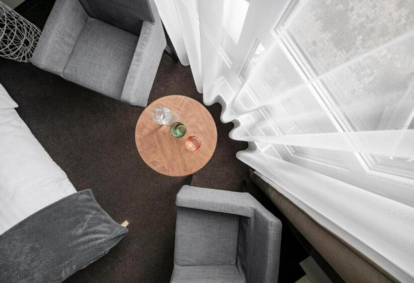 استودیوی سوپریور, Senamiesčio Apartamentai