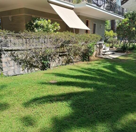 سوئیت جونیور با تراس, Villa Luisa B&b