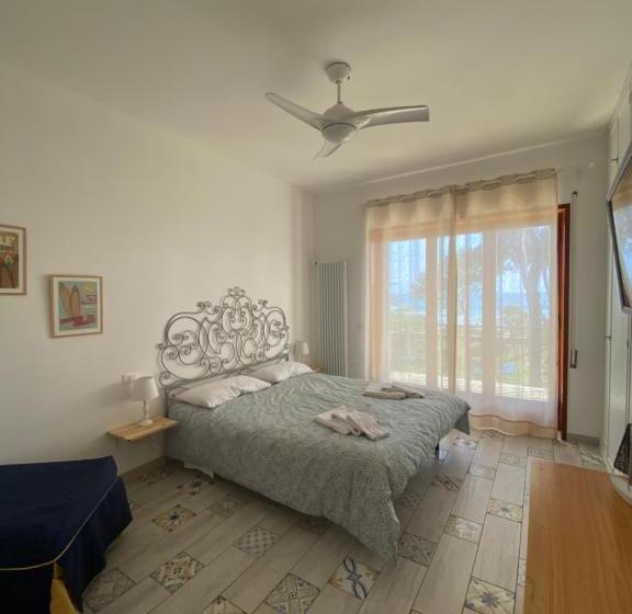 חדר דלוקס נוף לים, Villa Luisa B&b