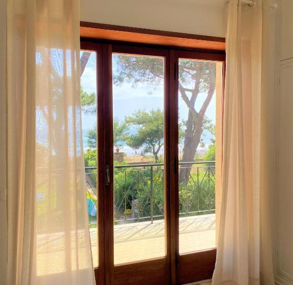 חדר דלוקס נוף לים, Villa Luisa B&b