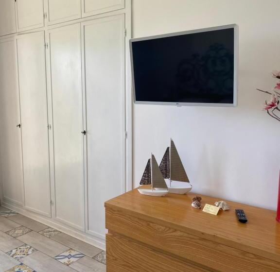 חדר דלוקס נוף לים, Villa Luisa B&b