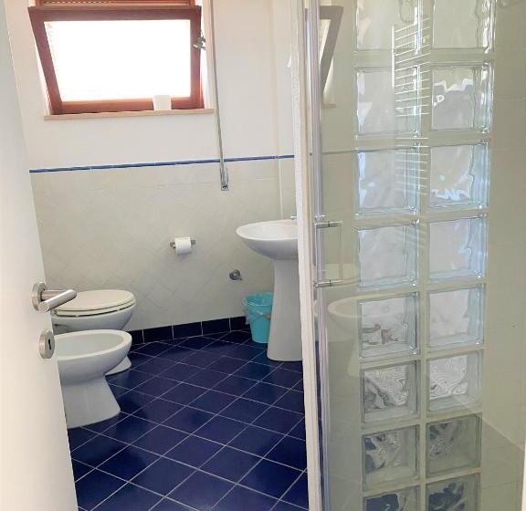 חדר דלוקס נוף לים, Villa Luisa B&b