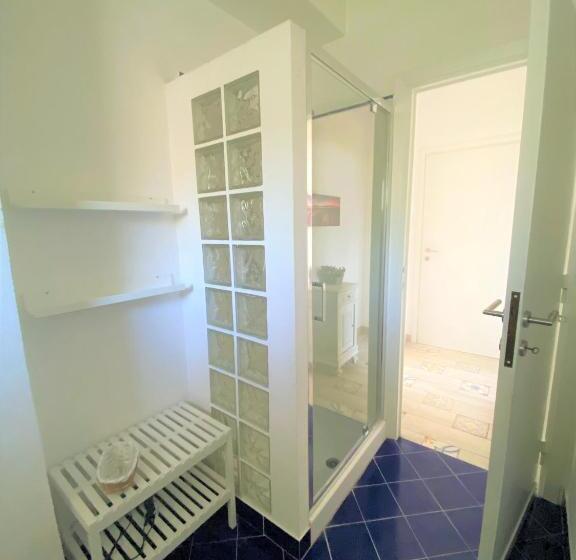 חדר דלוקס נוף לים, Villa Luisa B&b