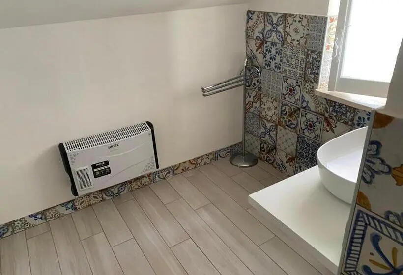 オーシャンビュースタンダードルーム, Villa Luisa B&b