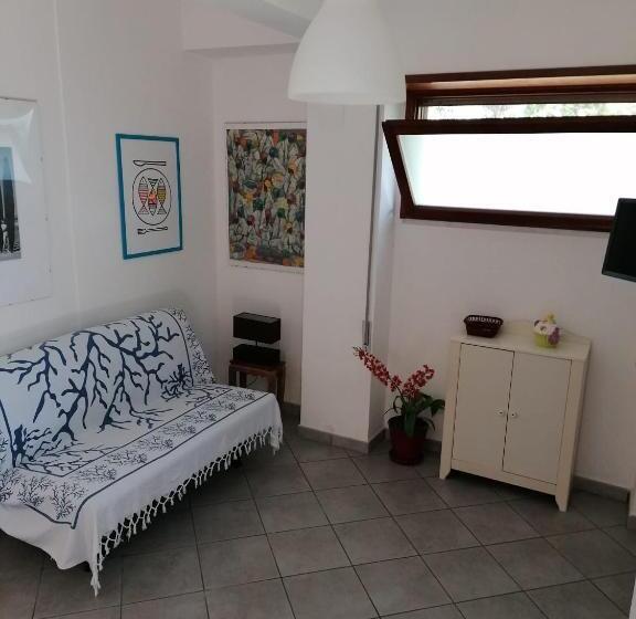 سوئیت جونیور با تراس, Villa Luisa B&b