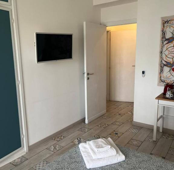 חדר דלוקס נוף לים, Villa Luisa B&b