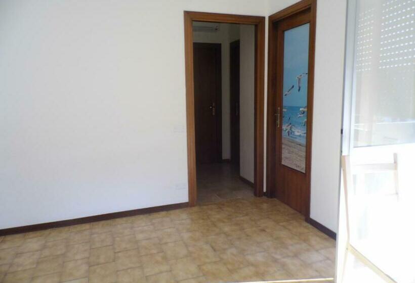 اتاق خانوادگی, A Casa Di Nelly