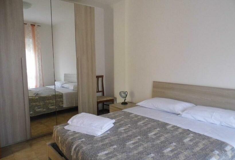 家庭间, A Casa Di Nelly