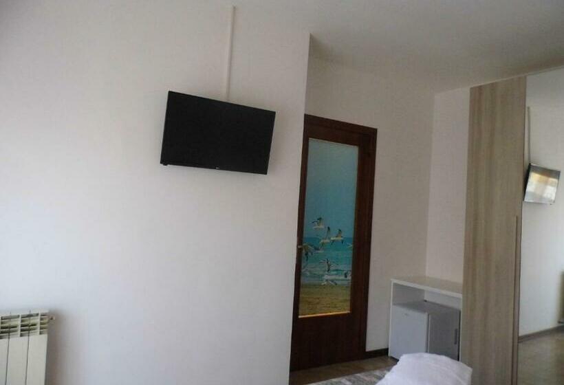 家庭间, A Casa Di Nelly