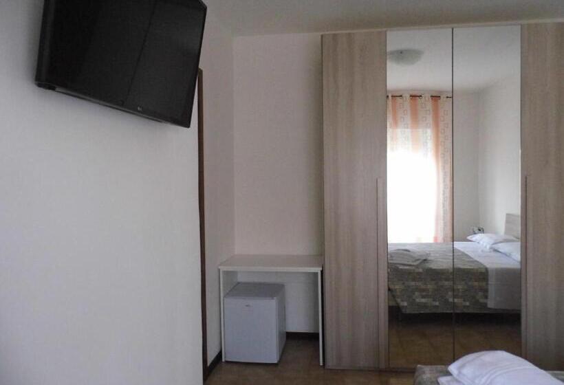 家庭间, A Casa Di Nelly