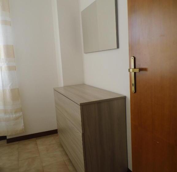 家庭间, A Casa Di Nelly