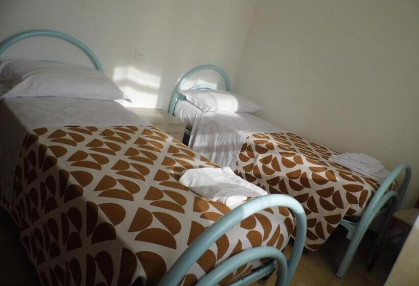 家庭间, A Casa Di Nelly