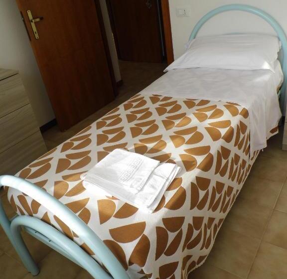 家庭间, A Casa Di Nelly