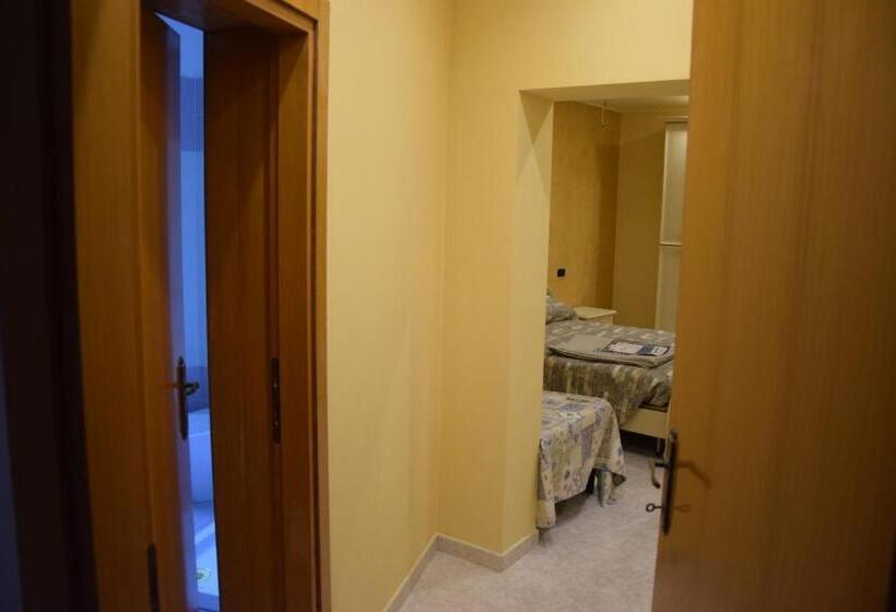 标准三人间, A Casa Di Nelly