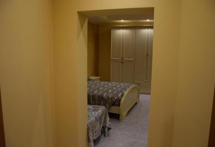 اتاق استاندارد سه نفره, A Casa Di Nelly