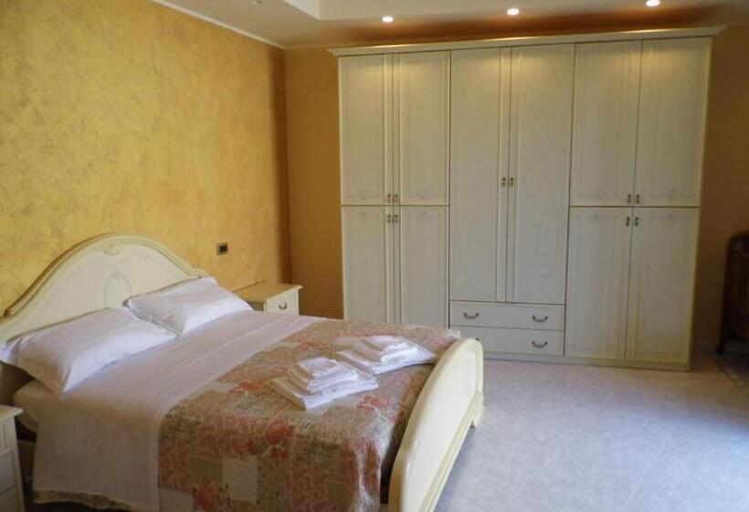 标准三人间, A Casa Di Nelly