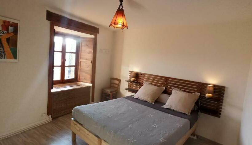 バス共有のスタンダードルーム, Chambres D Hôtes La Prévôté   Ancien Couvent Contre La Cathédrale