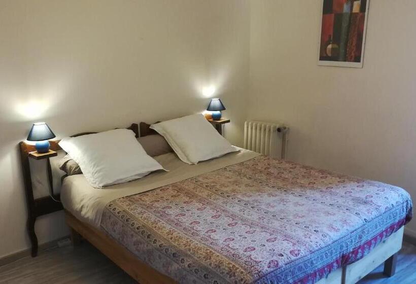 バス共有のスタンダードルーム, Chambres D Hôtes La Prévôté   Ancien Couvent Contre La Cathédrale