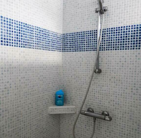 バス共有のスタンダードルーム, Chambres D Hôtes La Prévôté   Ancien Couvent Contre La Cathédrale