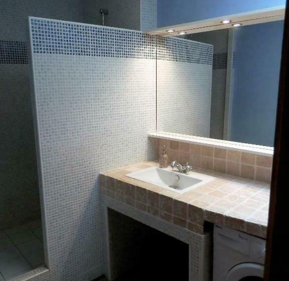 バス共有のスタンダードルーム, Chambres D Hôtes La Prévôté   Ancien Couvent Contre La Cathédrale