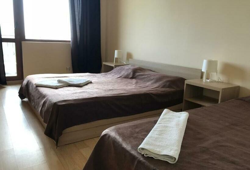 Трехместный Номер Стандарт с Балконом, Family Hotel Akra