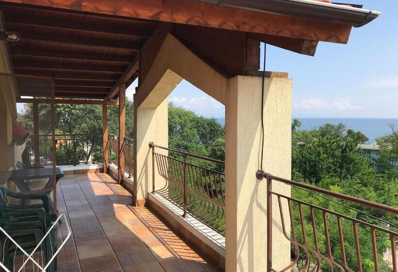 Четырехместный Номер Стандарт Вид на Море, Family Hotel Akra