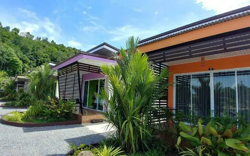 キングサイズベッドのスタンダードルーム, โรงแรม ทิพย์บุรี ริเวอร์ไซค์