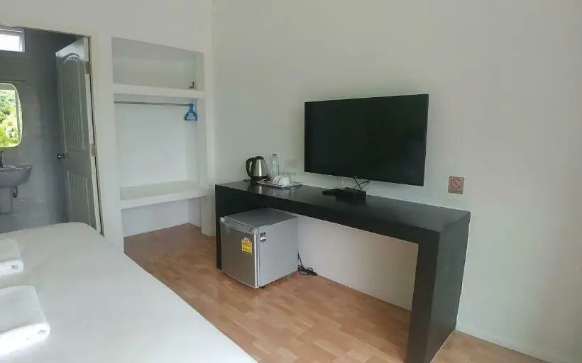 キングサイズベッドのスタンダードルーム, โรงแรม ทิพย์บุรี ริเวอร์ไซค์