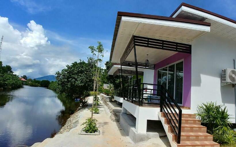 디럭스 룸, โรงแรม ทิพย์บุรี ริเวอร์ไซค์