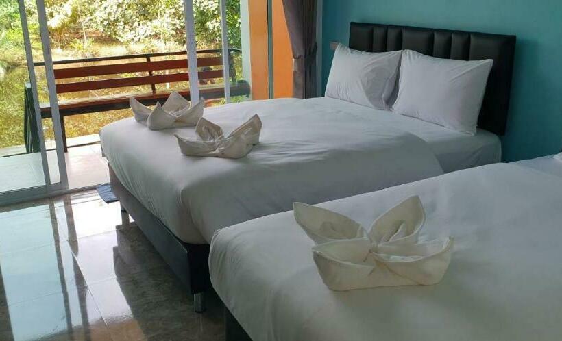 스탠다드 트리플 룸, โรงแรม ทิพย์บุรี ริเวอร์ไซค์