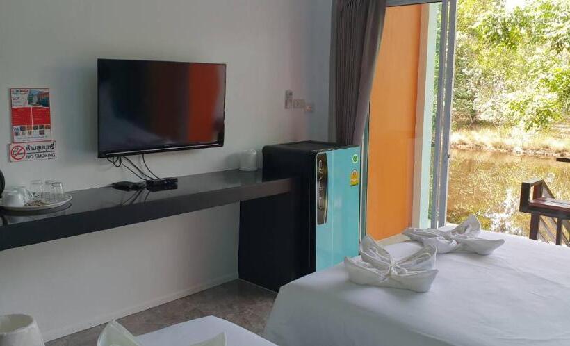 스탠다드 트리플 룸, โรงแรม ทิพย์บุรี ริเวอร์ไซค์