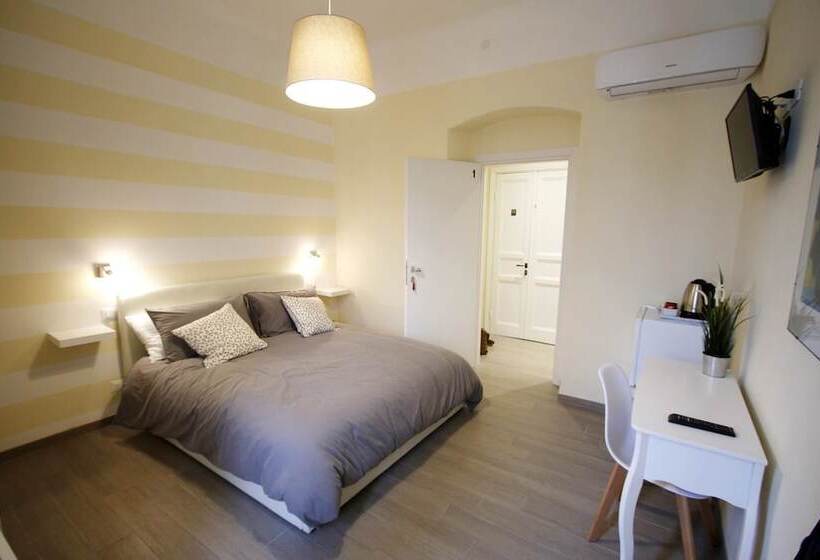 غرفة قياسية, The Old Station Rooms