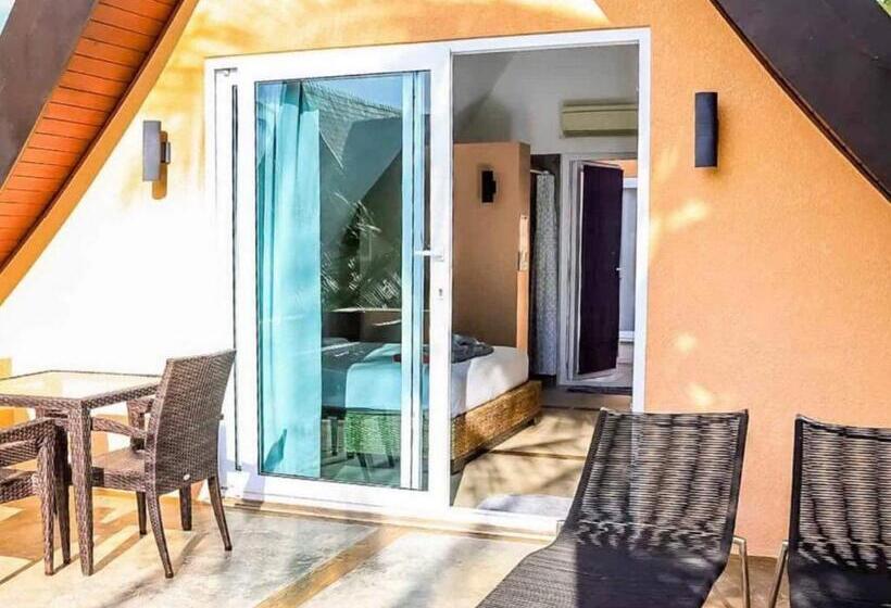 سوئیت جونیور با چشم‌انداز باغ, Siam Royal Bay Beach Villa And Beachfront Apartments