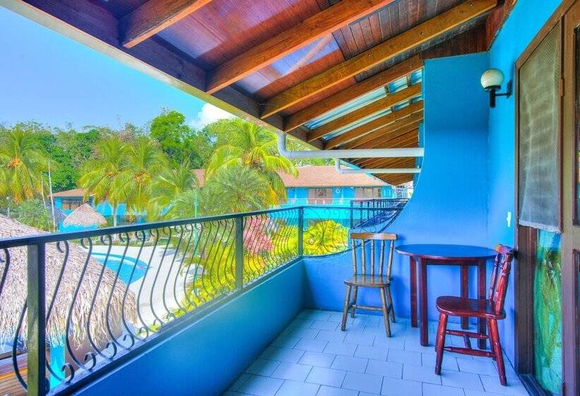 带特大床的标准间, Beach Break Resort