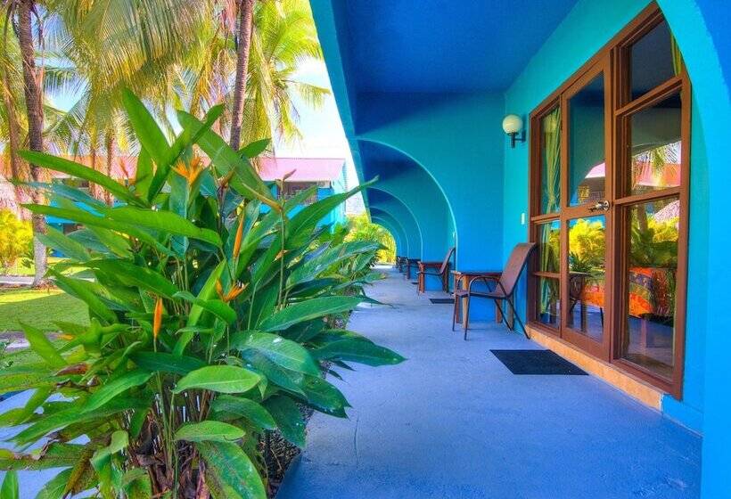 带特大床的标准间, Beach Break Resort