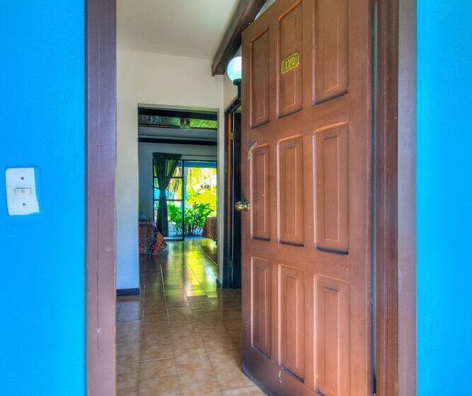 Семейный Номер, Beach Break Resort