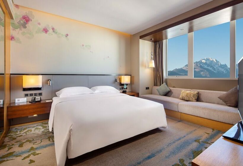 מיטת קינג בסוויטה, Hilton Garden Inn Lijiang