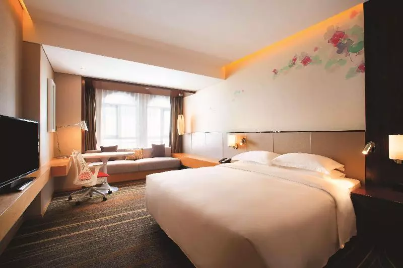 キングサイズベッドのスタンダードルーム, Hilton Garden Inn Lijiang