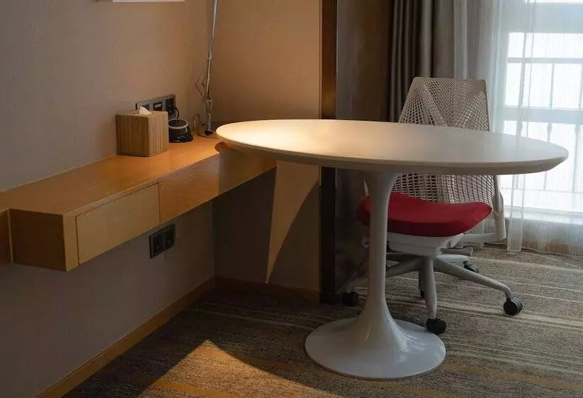 キングサイズベッドのスタンダードルーム, Hilton Garden Inn Lijiang