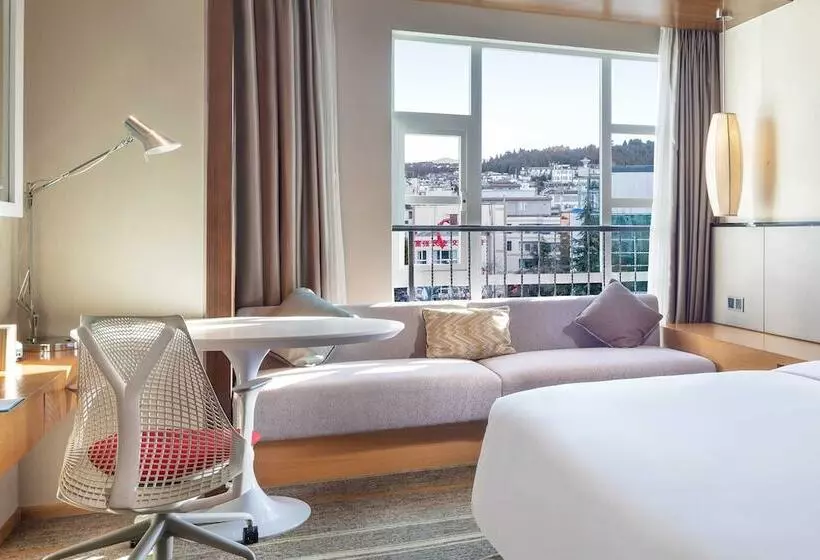 キングサイズベッドのスタンダードルーム, Hilton Garden Inn Lijiang
