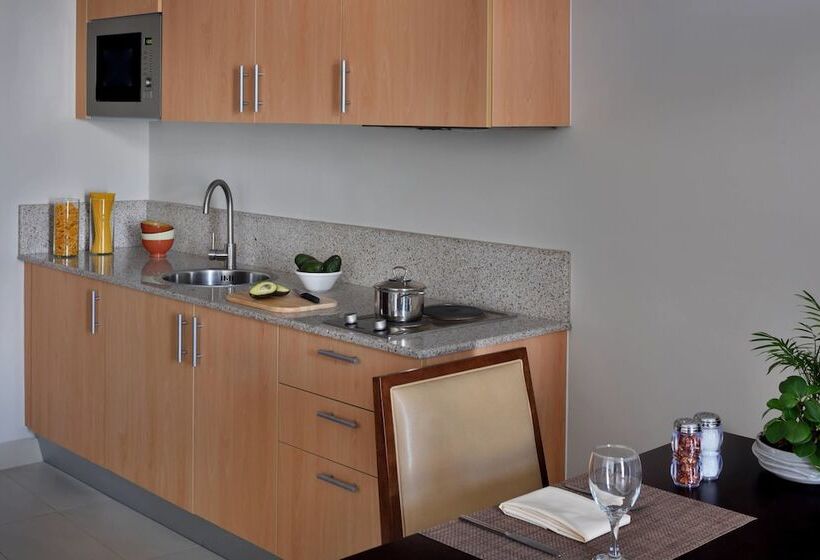 带双人床的标准工作室, Residence Inn By Marriott Kuwait City