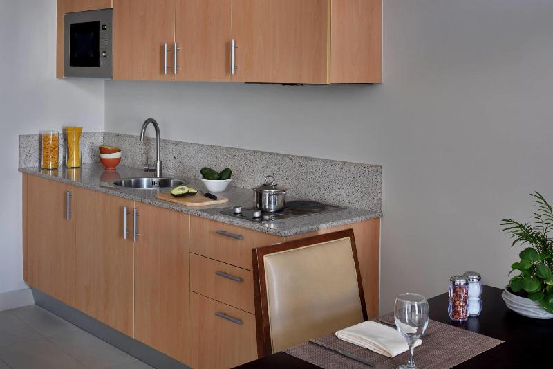 带大床的套房, Residence Inn By Marriott Kuwait City
