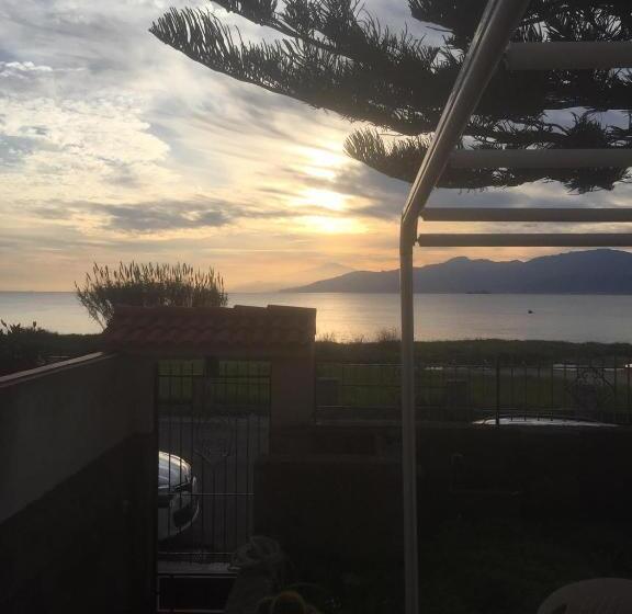 اتاق لوکس با تخت بزرگ, B&b Dormirereggiocalabria