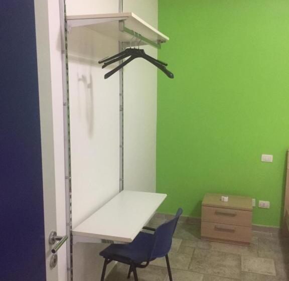 اتاق لوکس با تخت بزرگ, B&b Dormirereggiocalabria