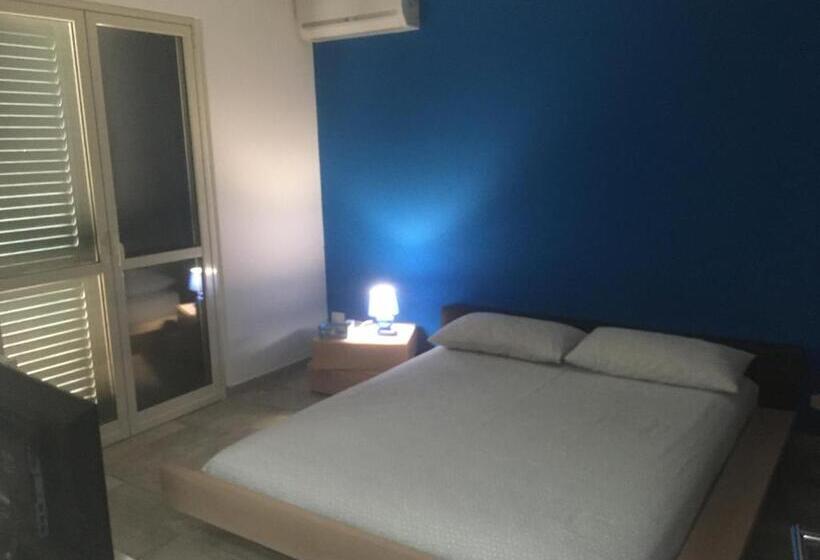 اتاق لوکس با تخت بزرگ, B&b Dormirereggiocalabria